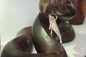 Tico gallery beautiful wooden snake table decoration in Atenas, Costa Rica